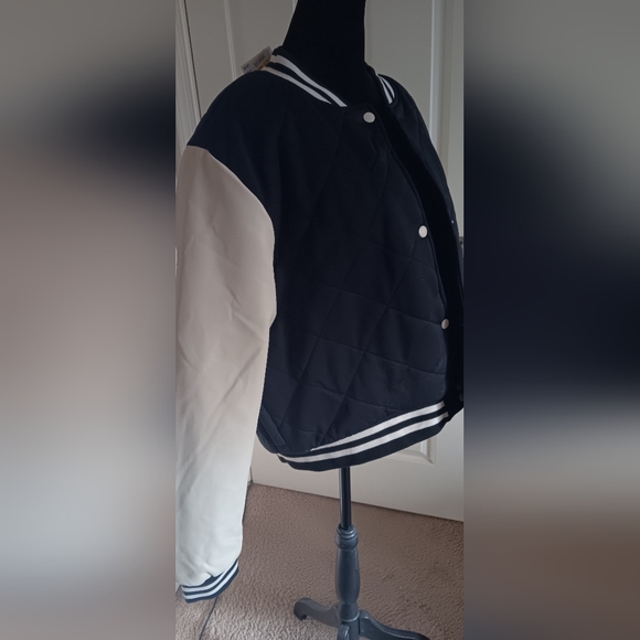 Black and Cream Southpole Varsity Jacket Women's Size 2X New With Tags - Picture 5 of 6
